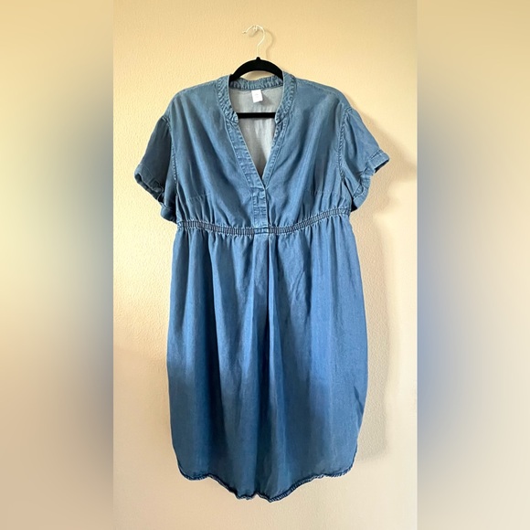 H&M Maternity Denim Dress - Picture 1 of 8